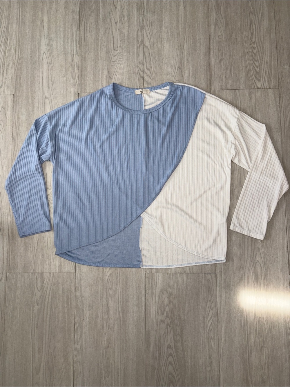 ENTRO Light Blue and Cream Ribbed Colorblock Top - Picture 2 of 9